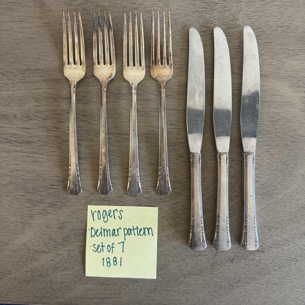 1881 Rogers Oneida Del Mar Silverplate Flatware Set of‎ 7 Forks Knives